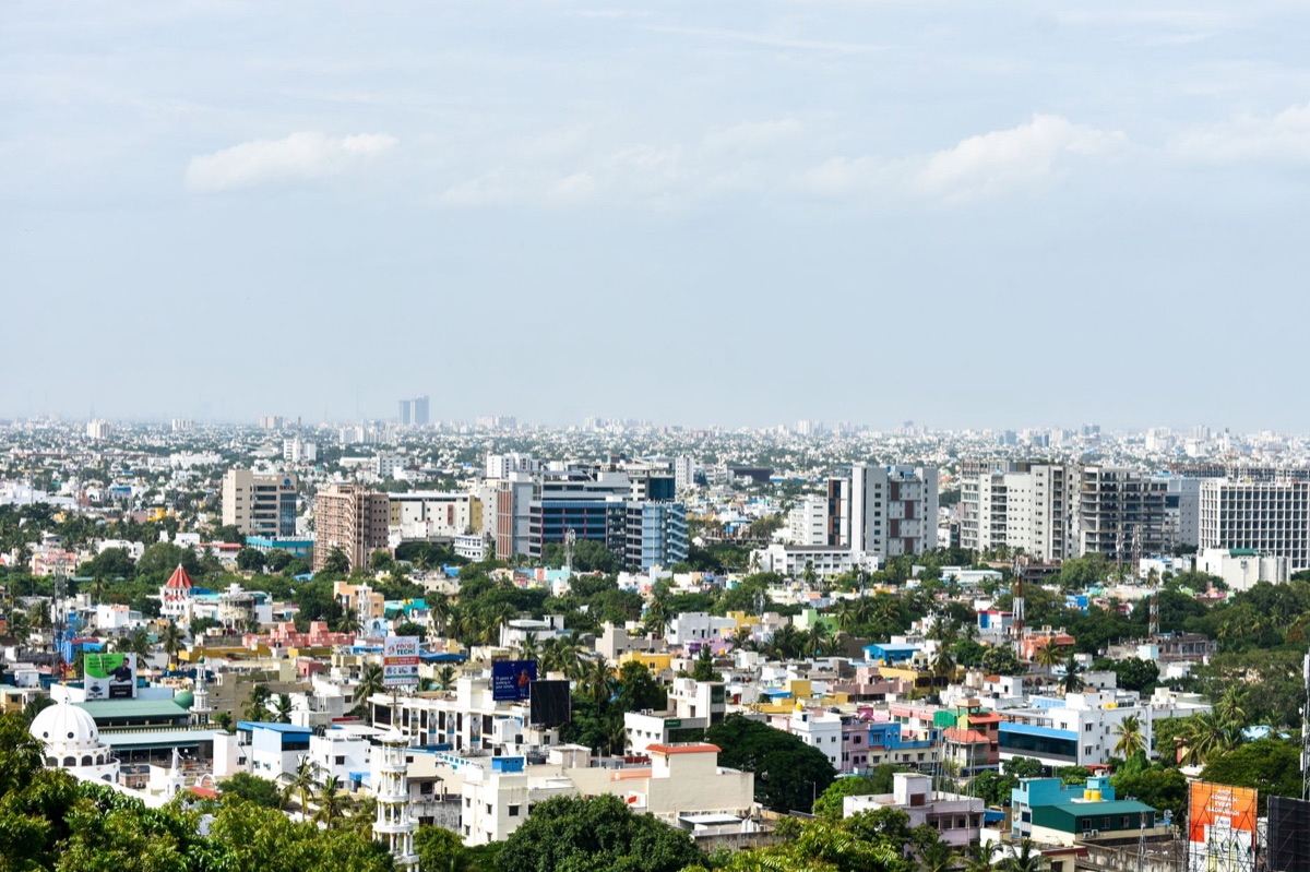 India: popolazione in un paesaggio urbano