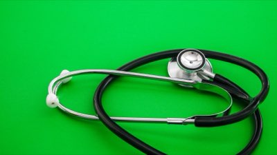Paradosso India: PIL in crescita e milioni senza cure essenziali