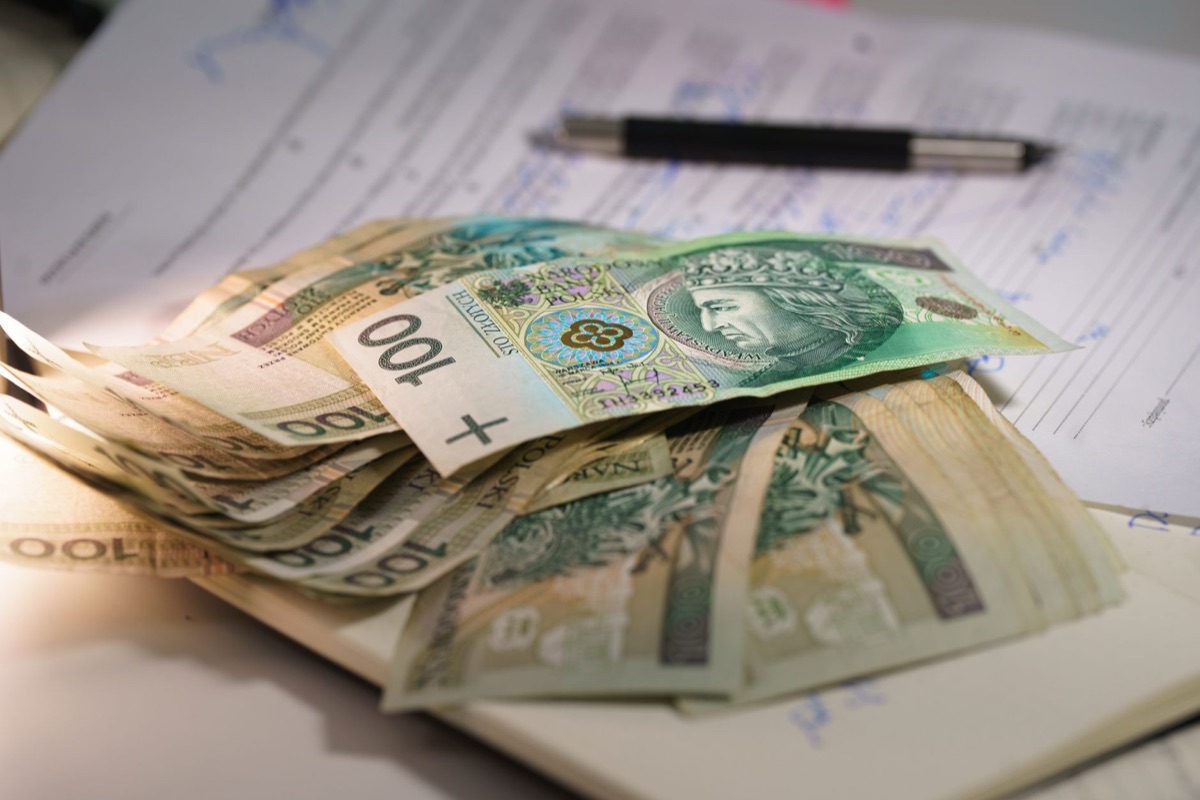 Contrato de investimento assinado, representando o quadro legal de IED na Índia.